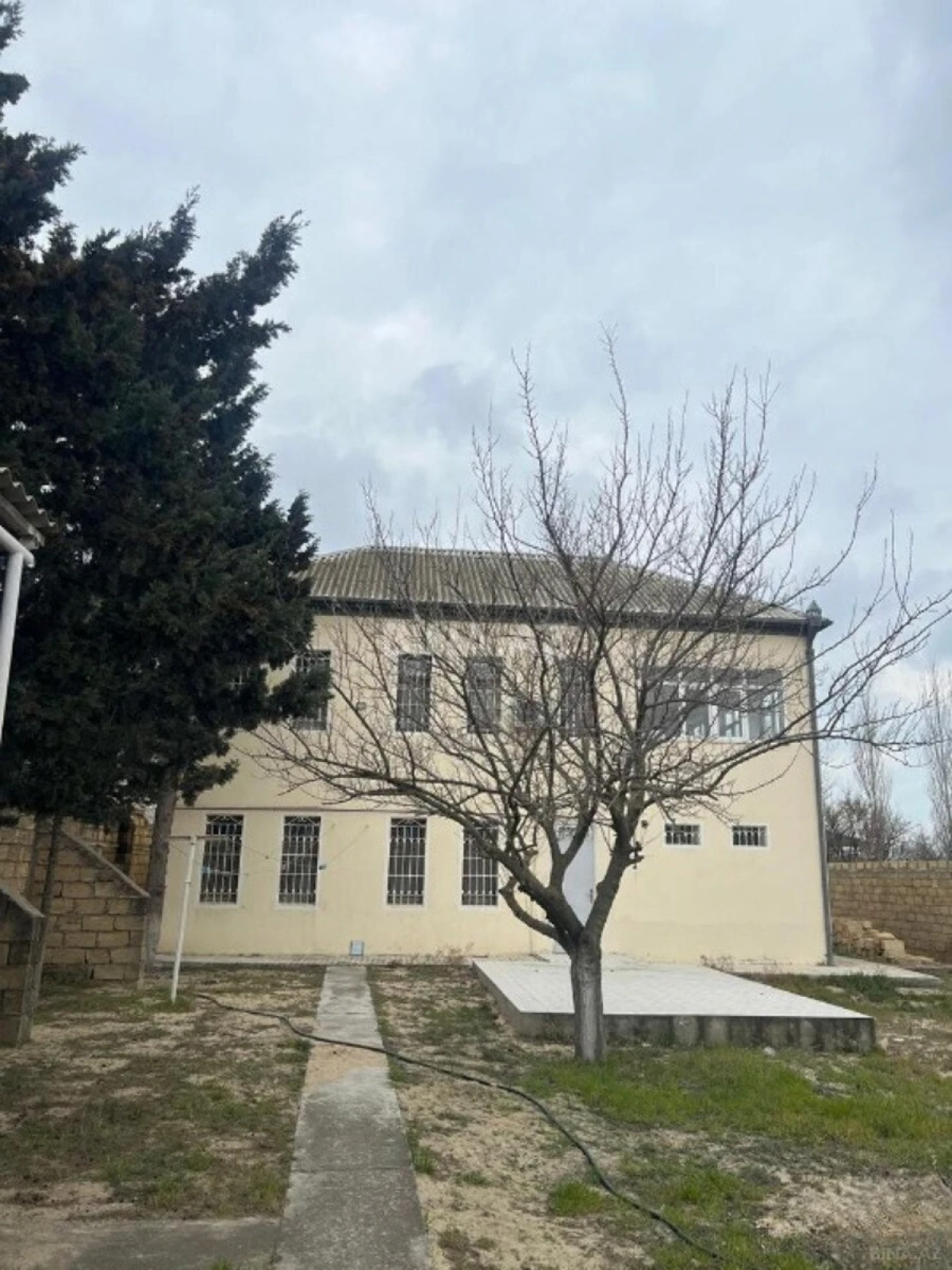 Satılır 4 otaqlı həyət evi 200 m²