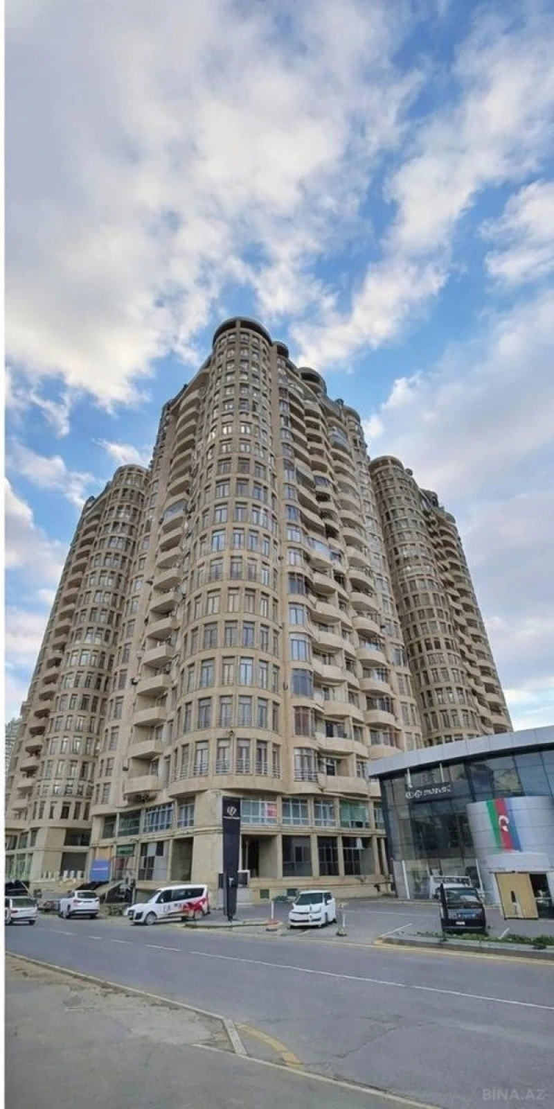 Satılır 3 otaqlı mənzil 165 m²