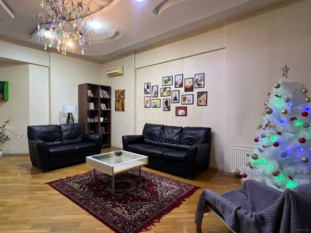 Kirayə verilir 3 otaqlı mənzil 150 m²