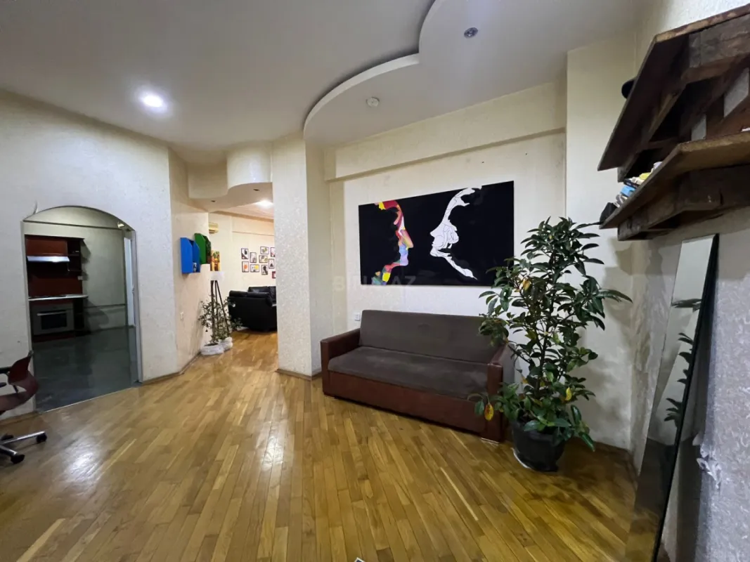 Kirayə verilir 3 otaqlı mənzil 150 m²