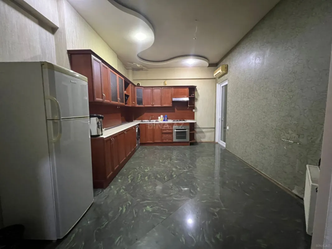 Kirayə verilir 3 otaqlı mənzil 150 m²