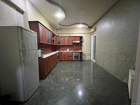 Kirayə verilir 3 otaqlı mənzil 150 m²