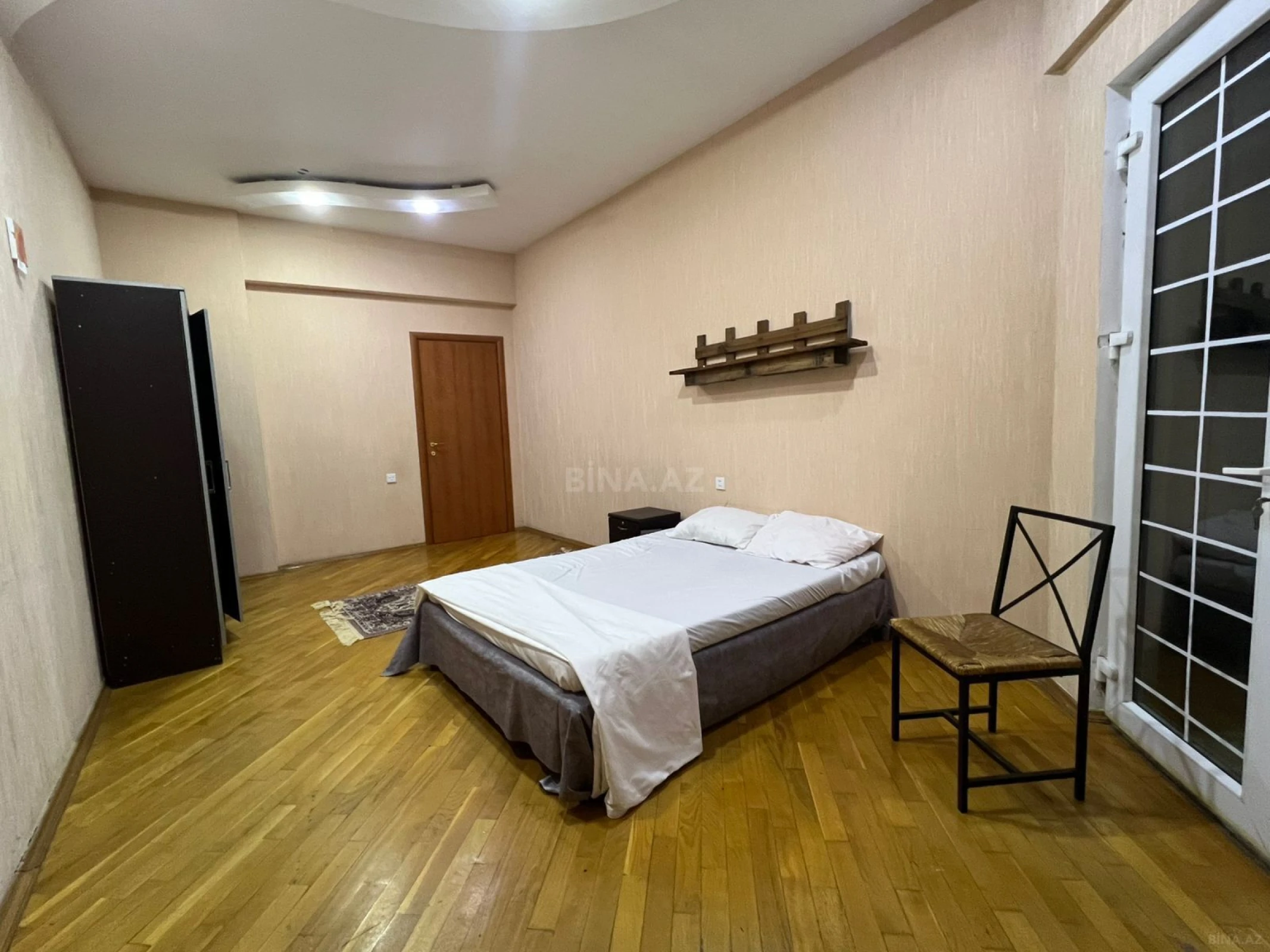 Kirayə verilir 3 otaqlı mənzil 150 m²