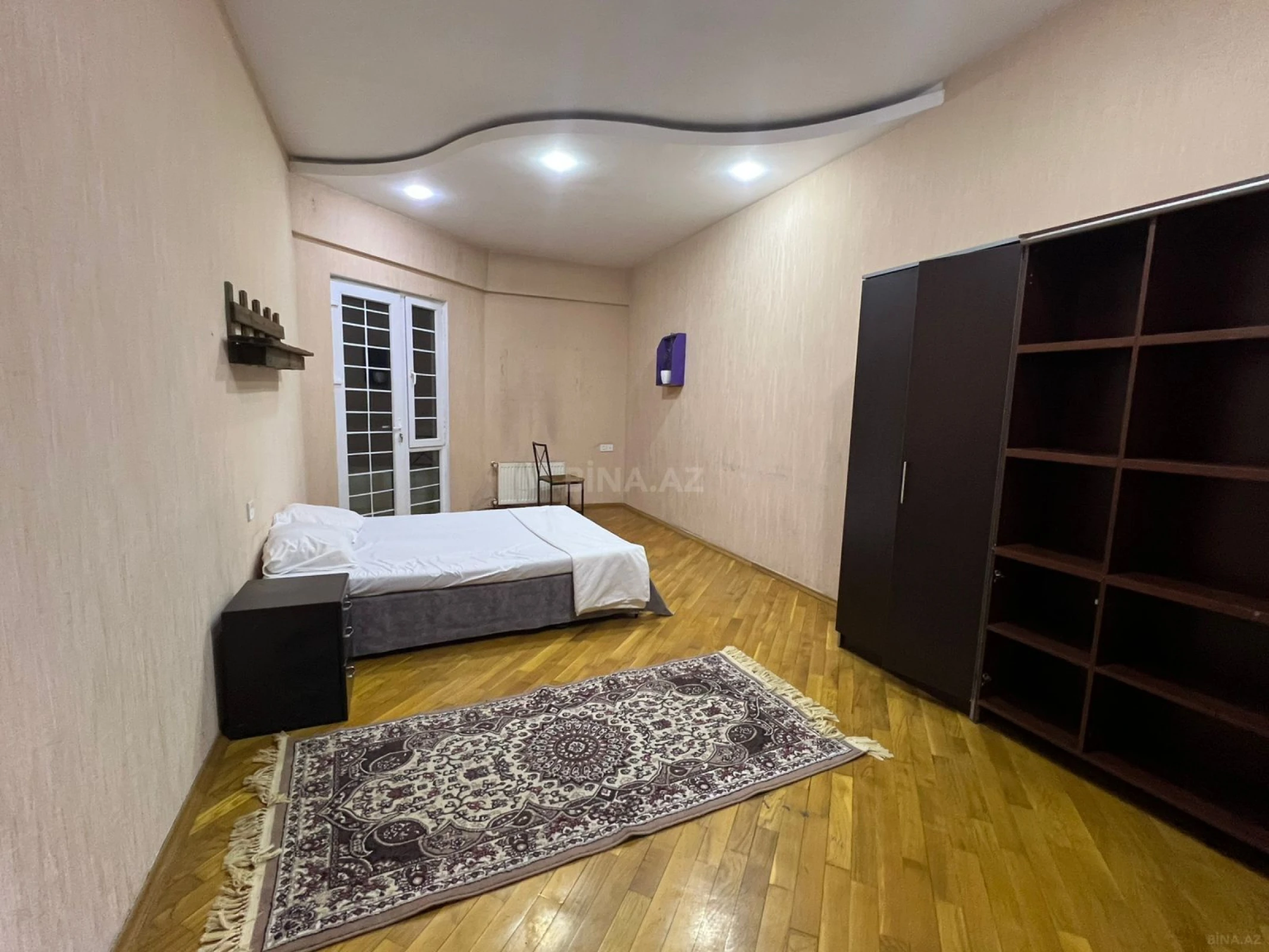 Kirayə verilir 3 otaqlı mənzil 150 m²