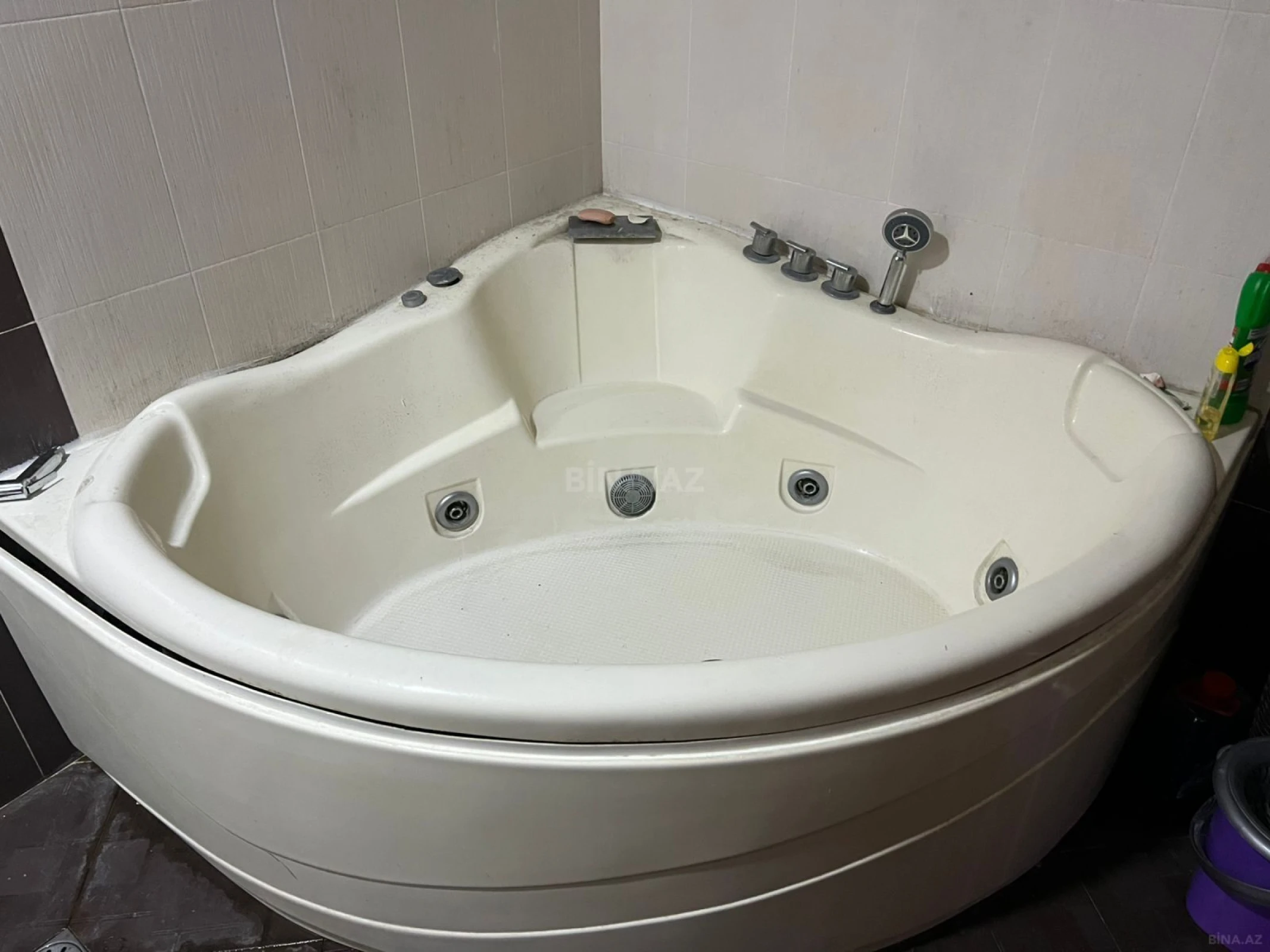 Kirayə verilir 3 otaqlı mənzil 150 m²