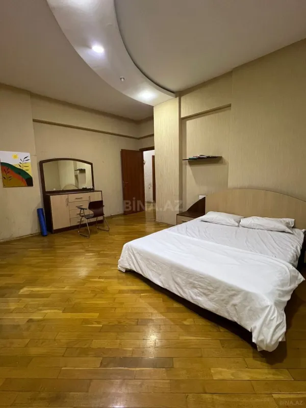 Kirayə verilir 3 otaqlı mənzil 150 m²