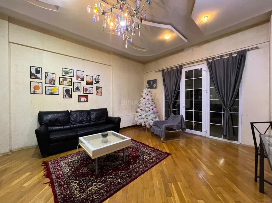 Kirayə verilir 3 otaqlı mənzil 150 m²