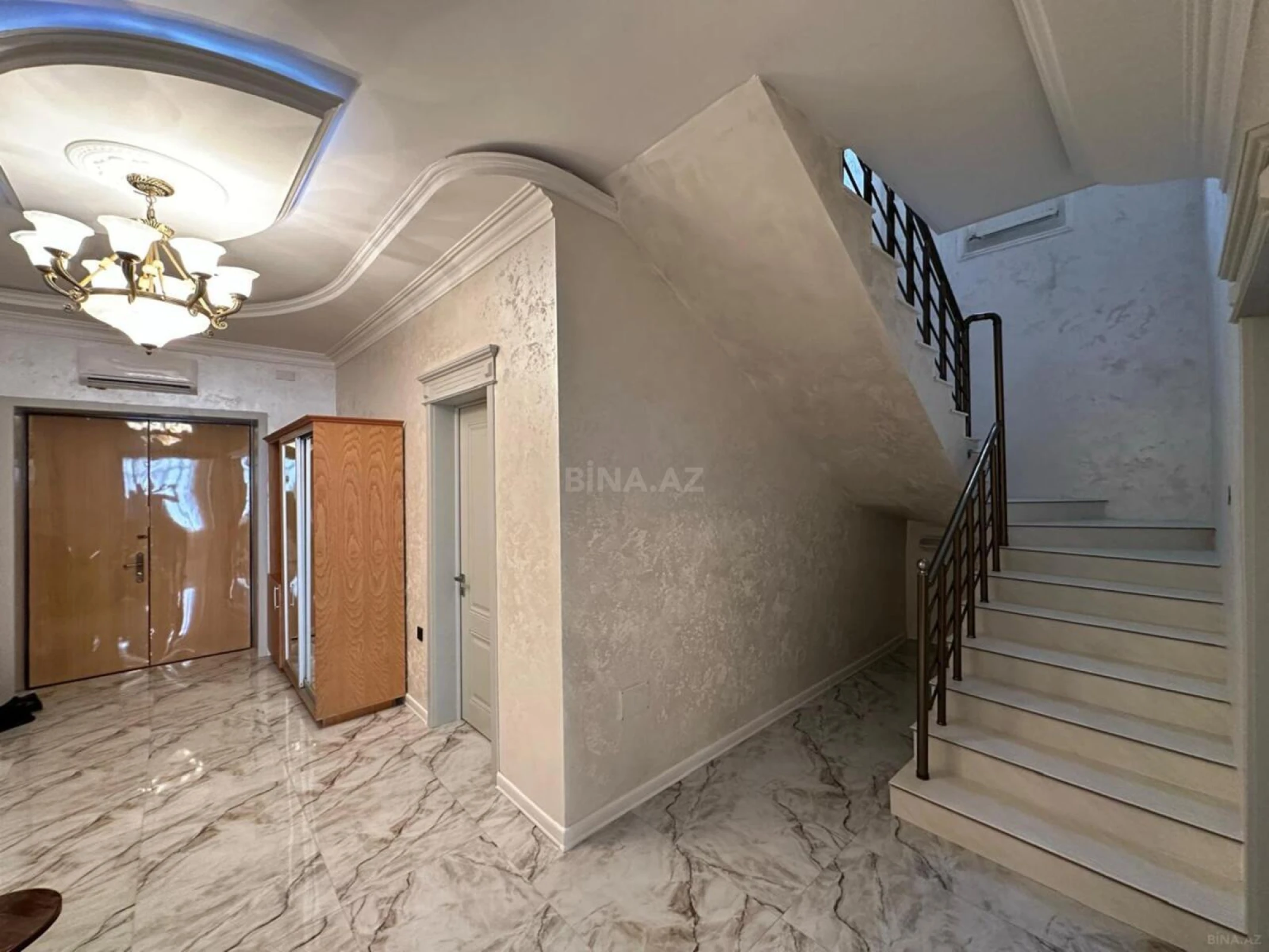 Kirayə verilir 6 otaqlı həyət evi 400 m²