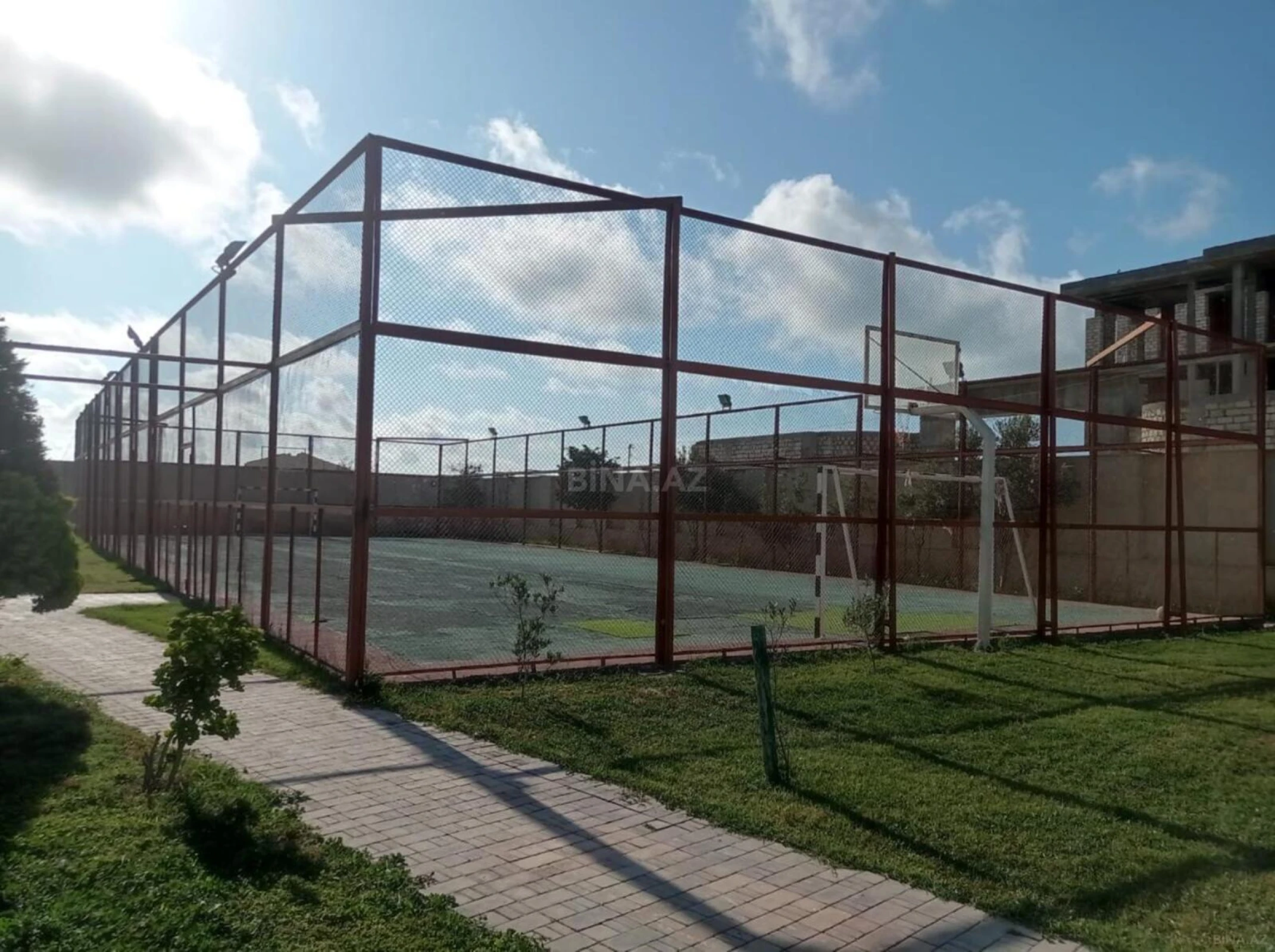 Kirayə verilir 6 otaqlı həyət evi 400 m²