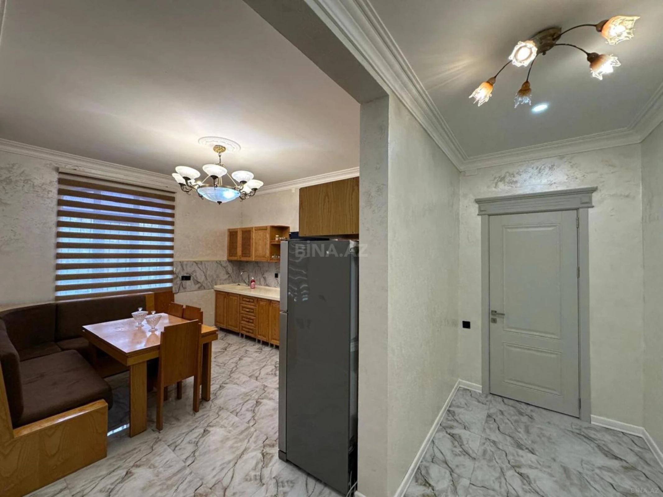 Kirayə verilir 6 otaqlı həyət evi 400 m²