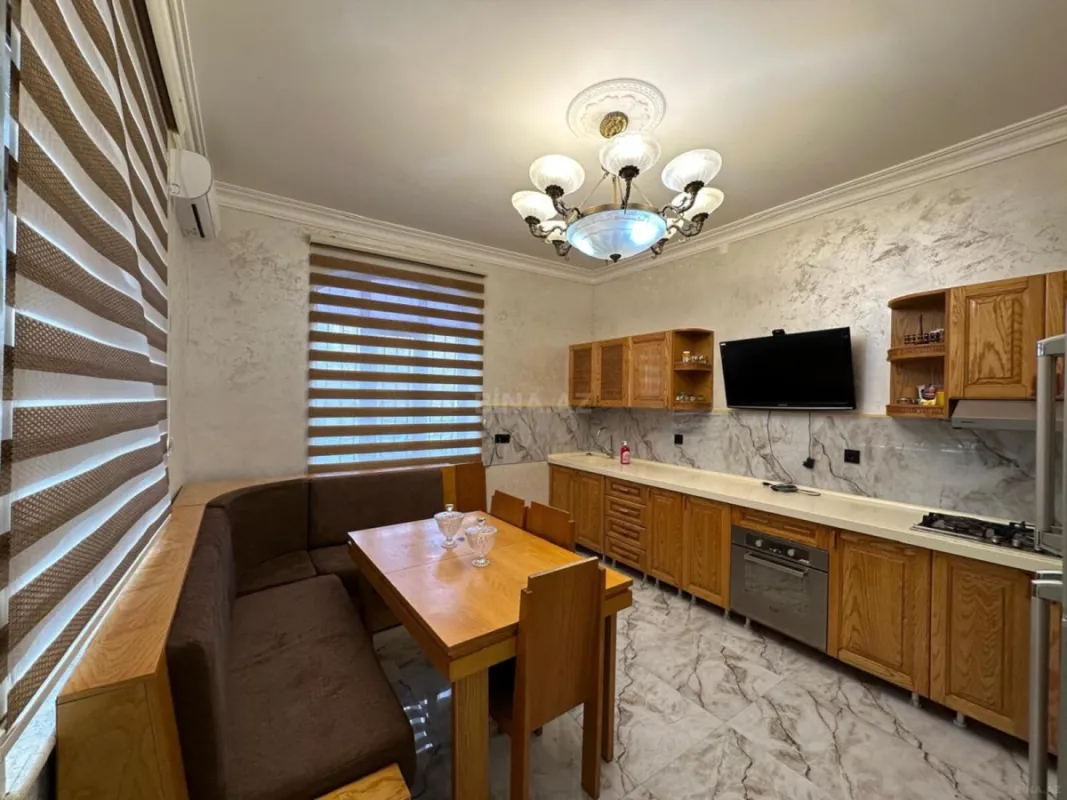 Kirayə verilir 6 otaqlı həyət evi 400 m²