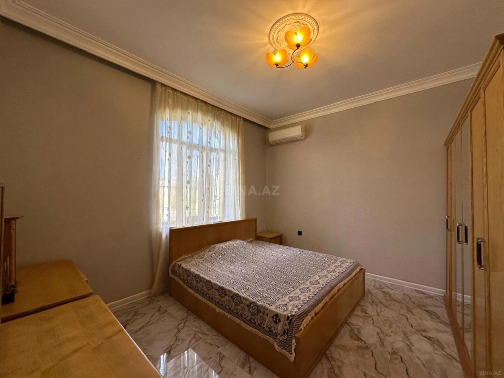 Kirayə verilir 6 otaqlı həyət evi 400 m²