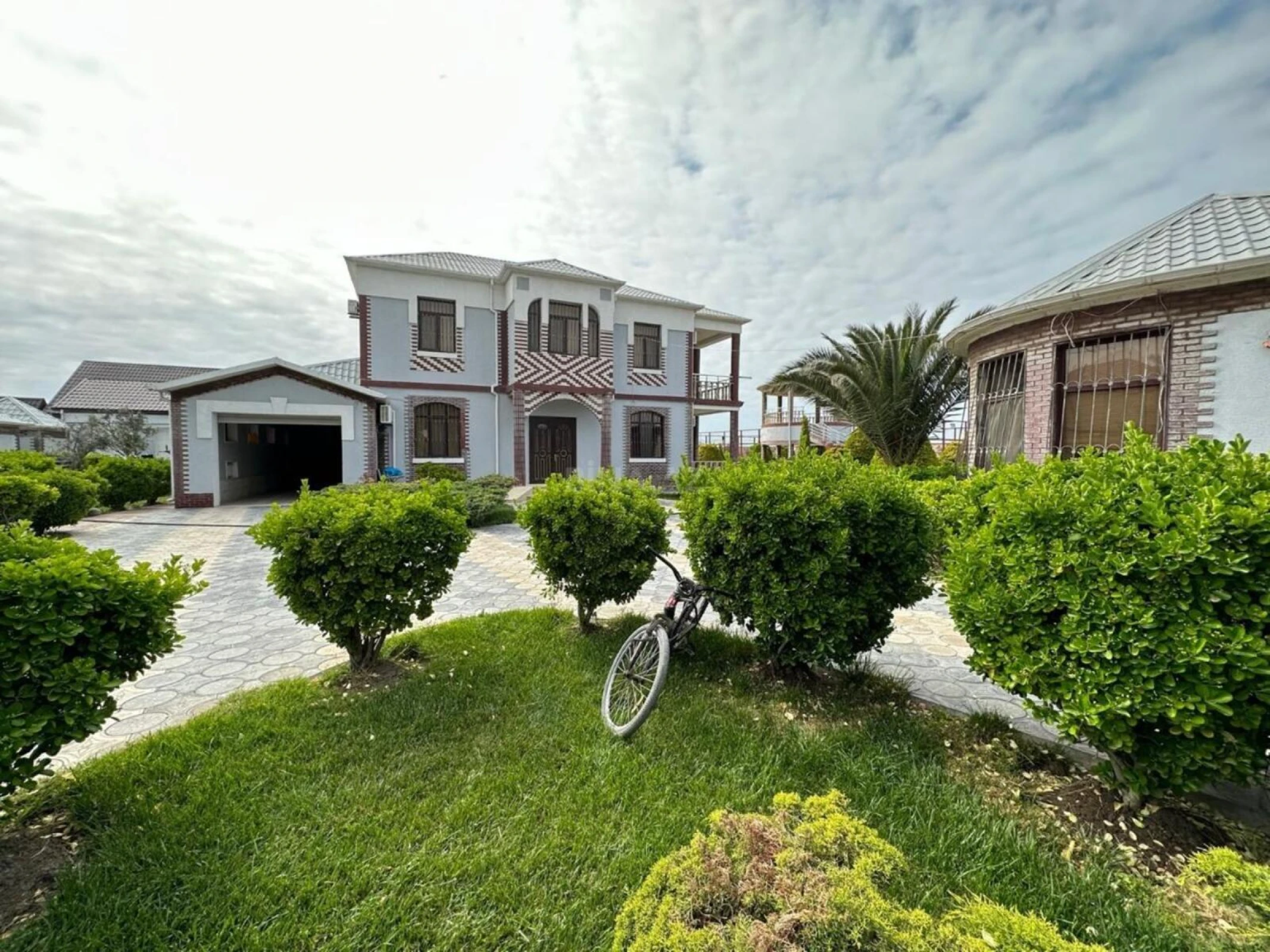 Kirayə verilir 6 otaqlı həyət evi 400 m²