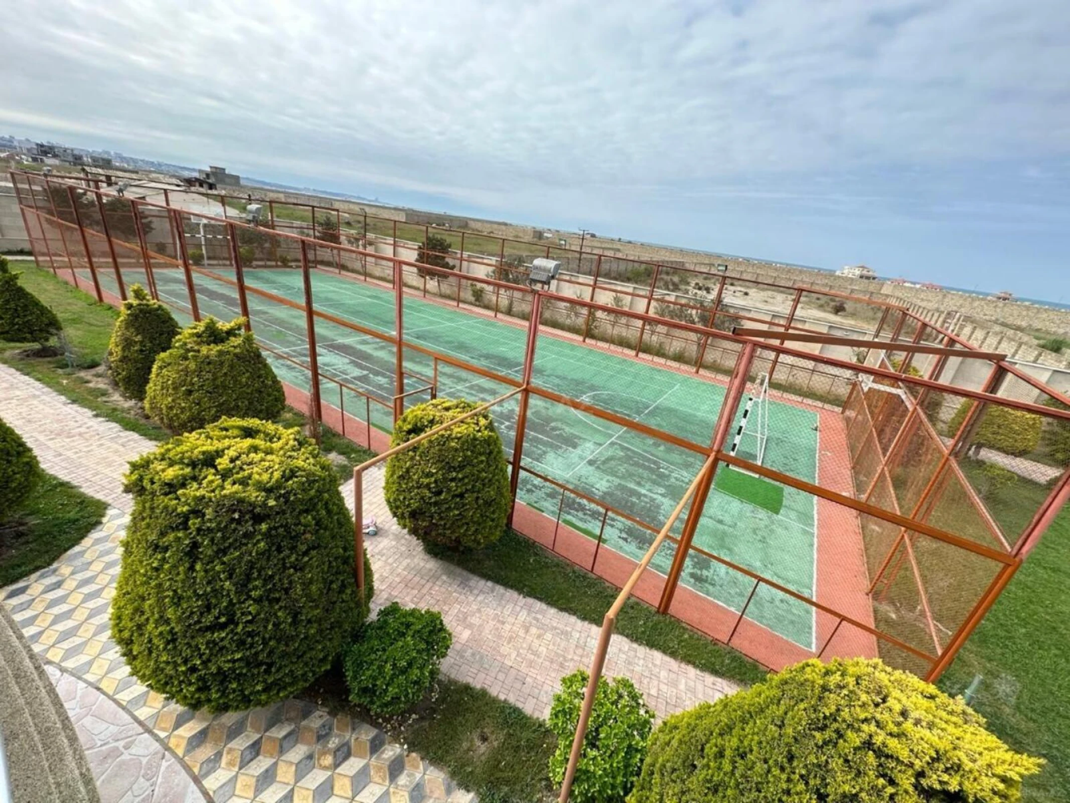 Kirayə verilir 6 otaqlı həyət evi 400 m²