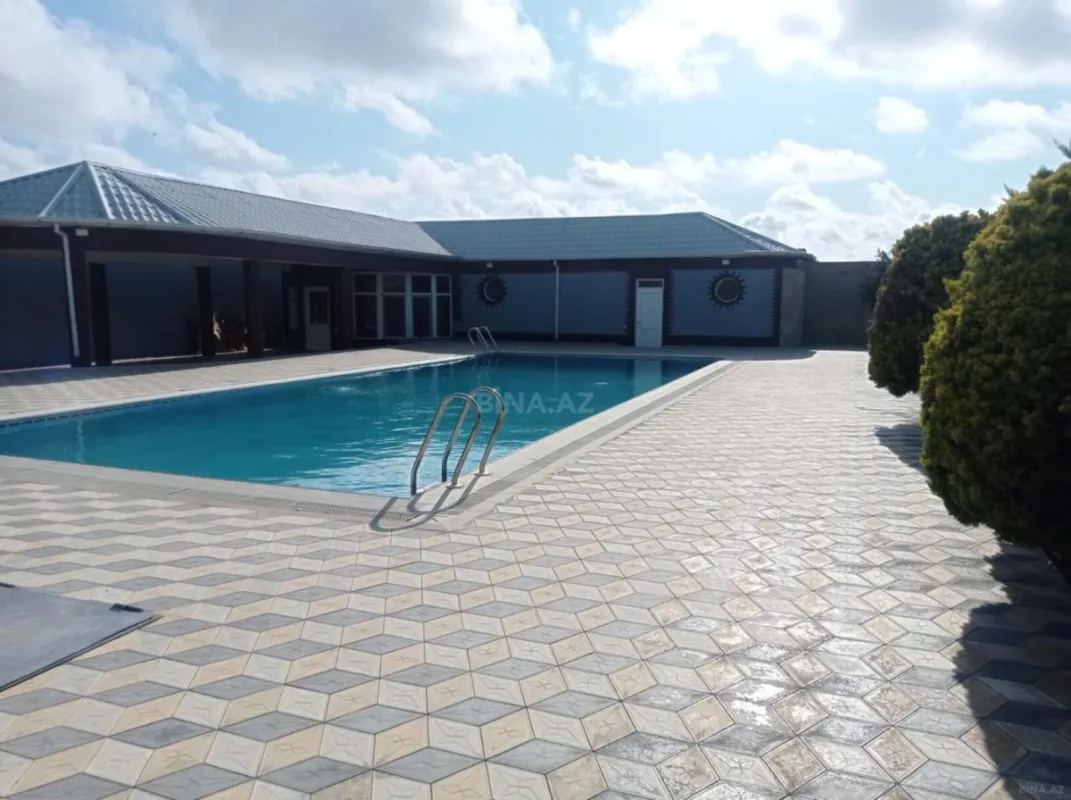 Kirayə verilir 6 otaqlı həyət evi 400 m²