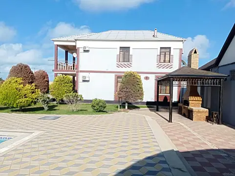 Kirayə verilir 6 otaqlı həyət evi 400 m²