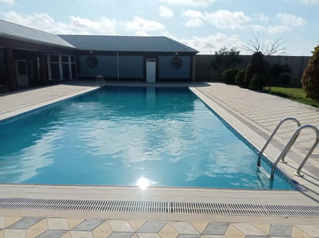 Kirayə verilir 6 otaqlı həyət evi 400 m²