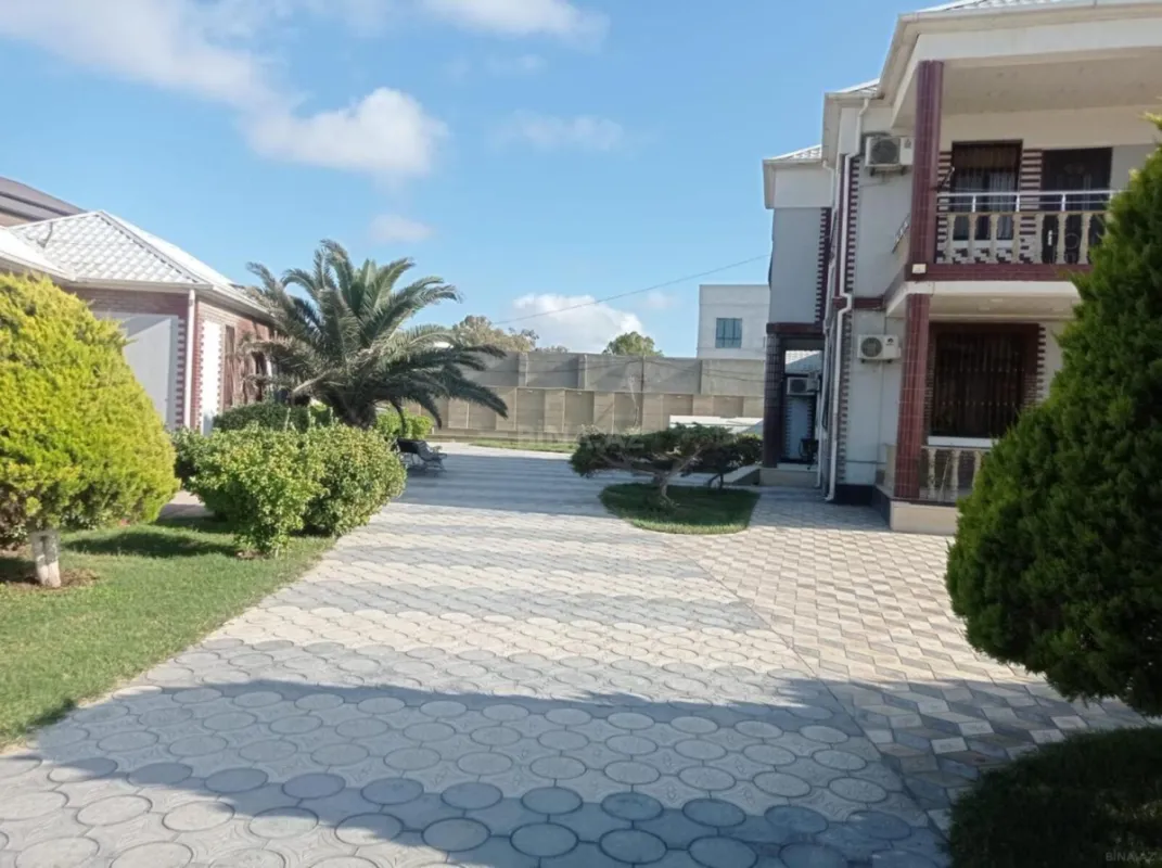 Kirayə verilir 6 otaqlı həyət evi 400 m²