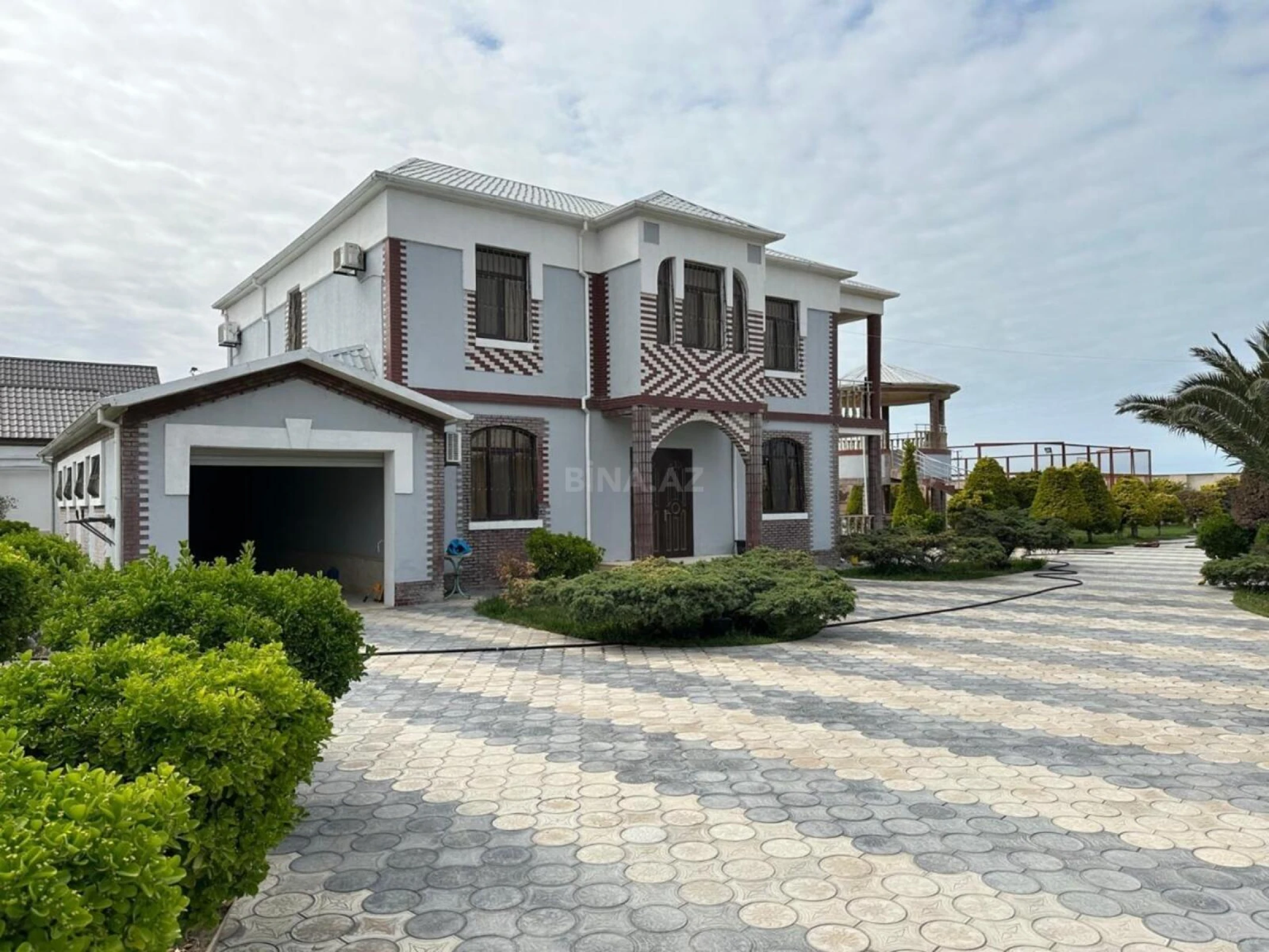 Kirayə verilir 6 otaqlı həyət evi 400 m²