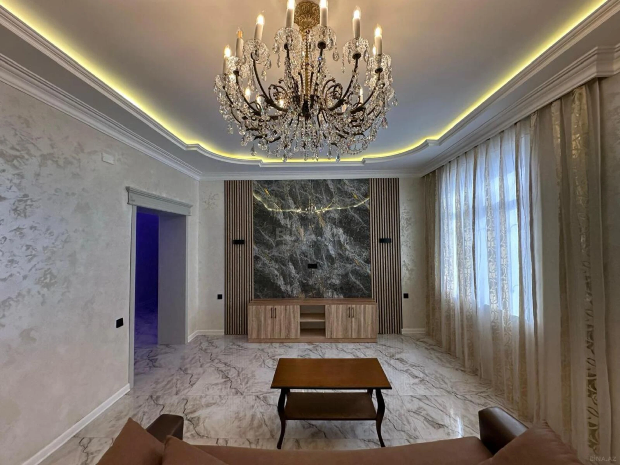 Kirayə verilir 6 otaqlı həyət evi 400 m²