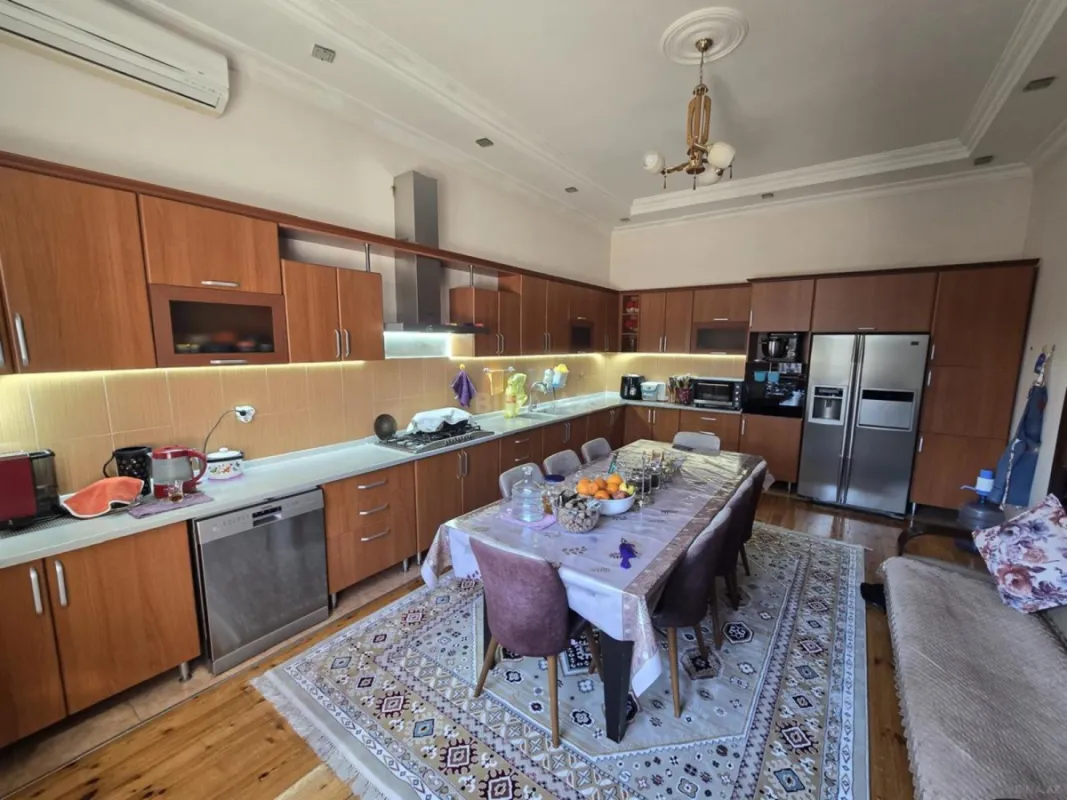 Satılır 6 otaqlı həyət evi 360 m²
