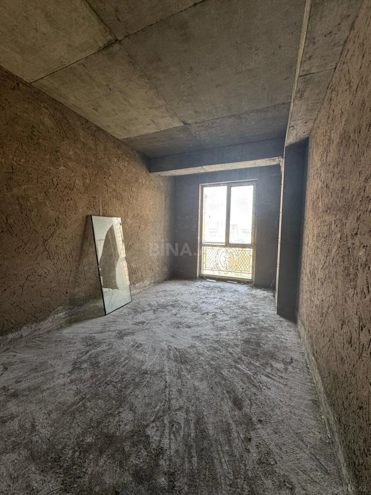 Satılır 4 otaqlı mənzil 147 m²