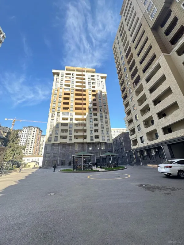 Satılır 4 otaqlı mənzil 147 m²