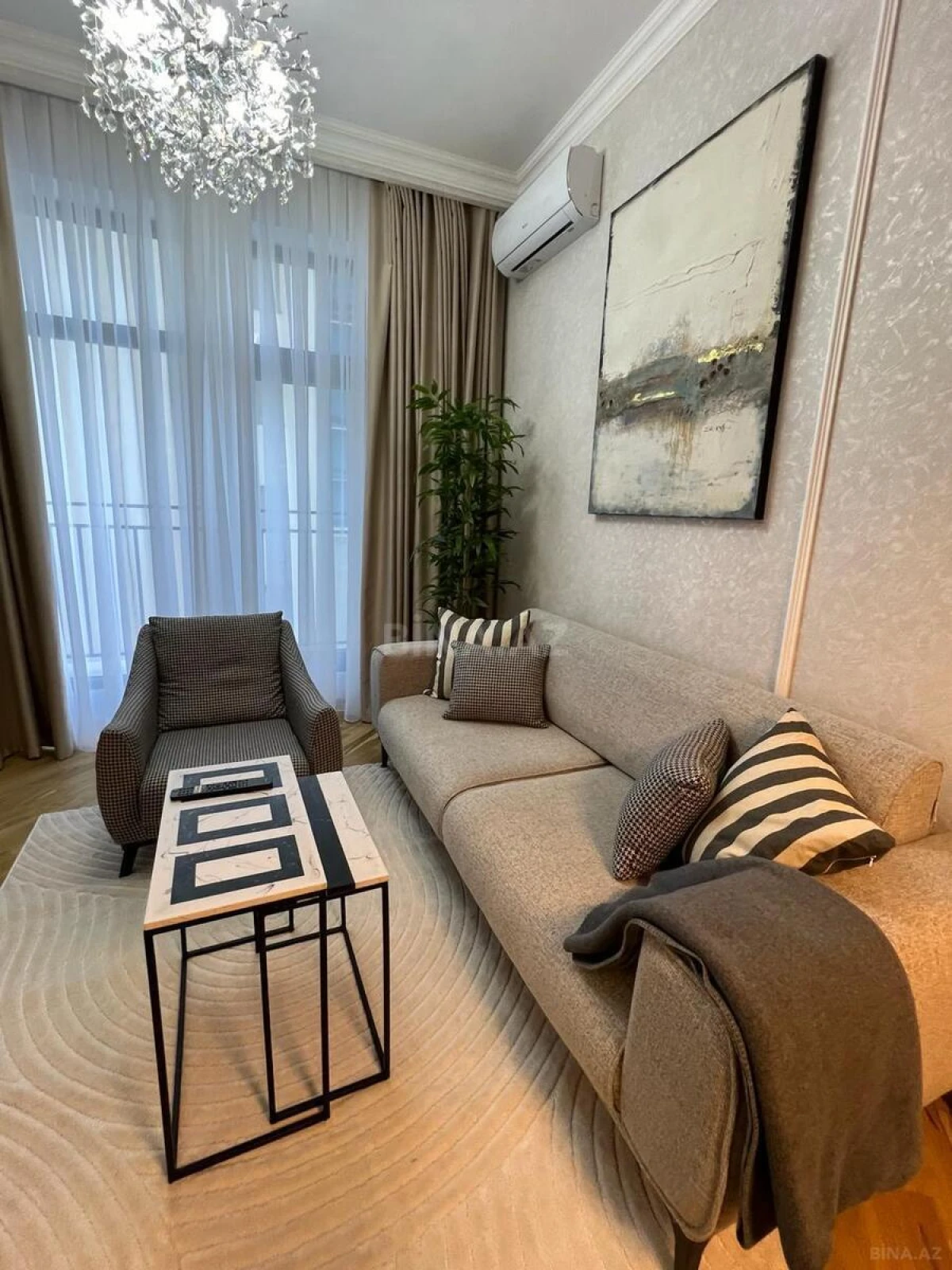 Kirayə verilir 2 otaqlı mənzil 75 m²