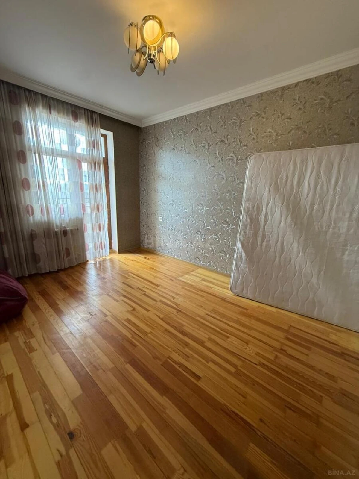 Satılır 3 otaqlı mənzil 124 m²