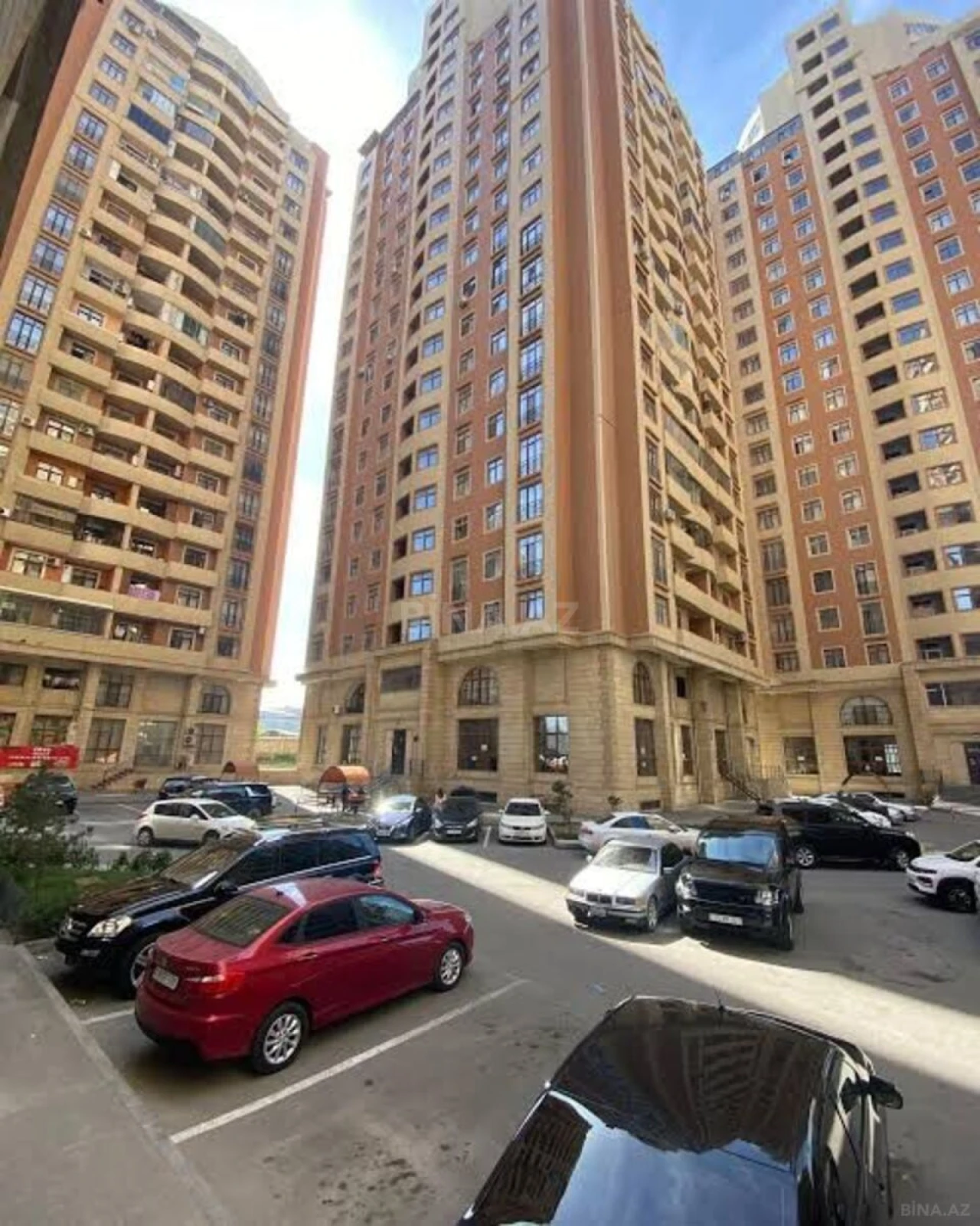 Satılır 3 otaqlı mənzil 124 m²
