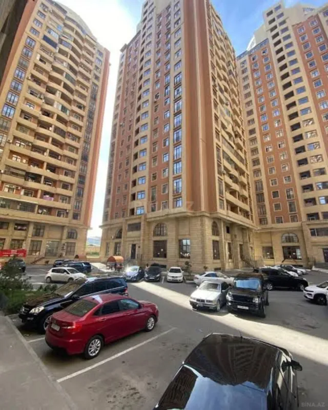 Satılır 3 otaqlı mənzil 124 m²