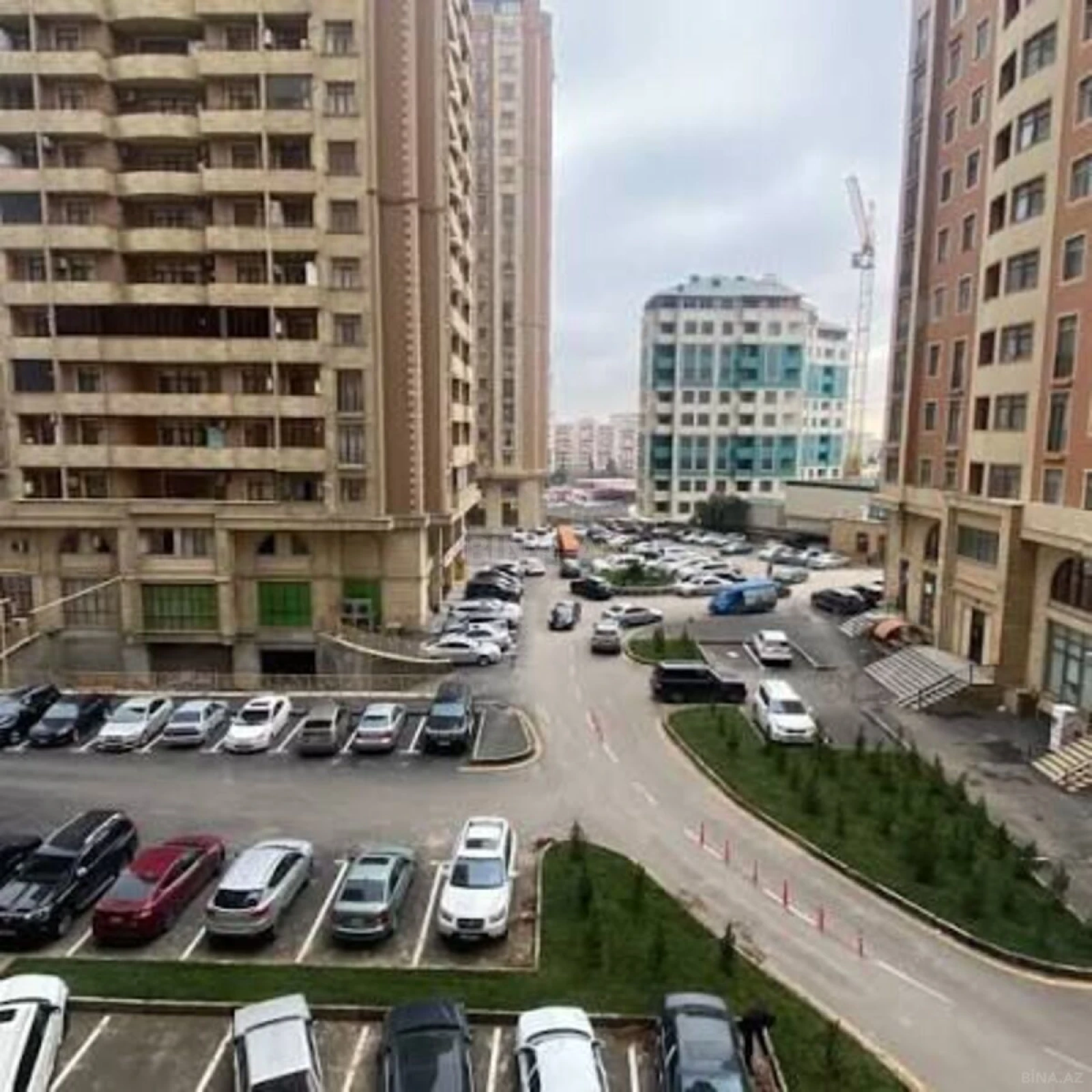 Satılır 3 otaqlı mənzil 124 m²