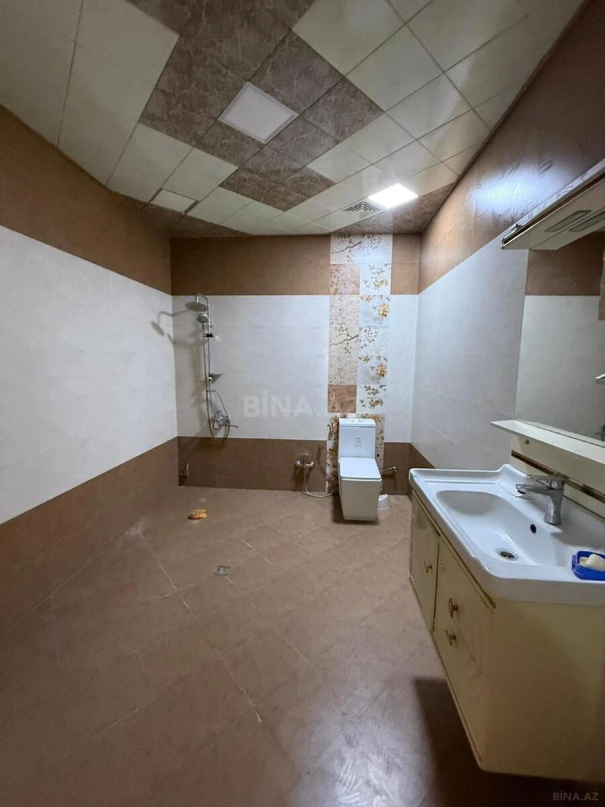 Satılır 3 otaqlı mənzil 124 m²