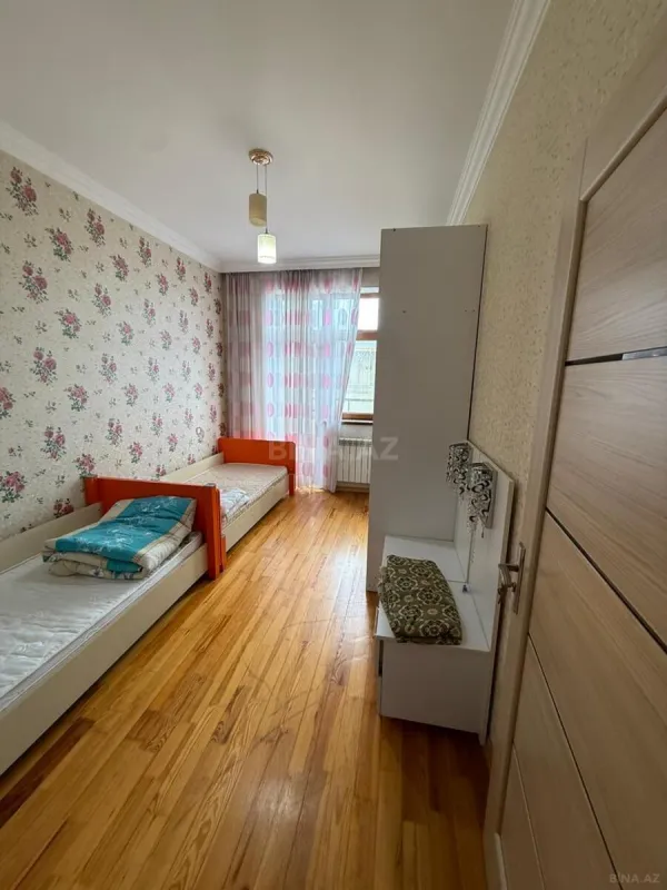 Satılır 3 otaqlı mənzil 124 m²