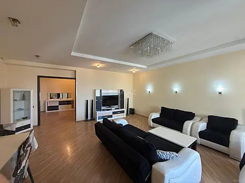 Satılır 4 otaqlı mənzil 212 m²