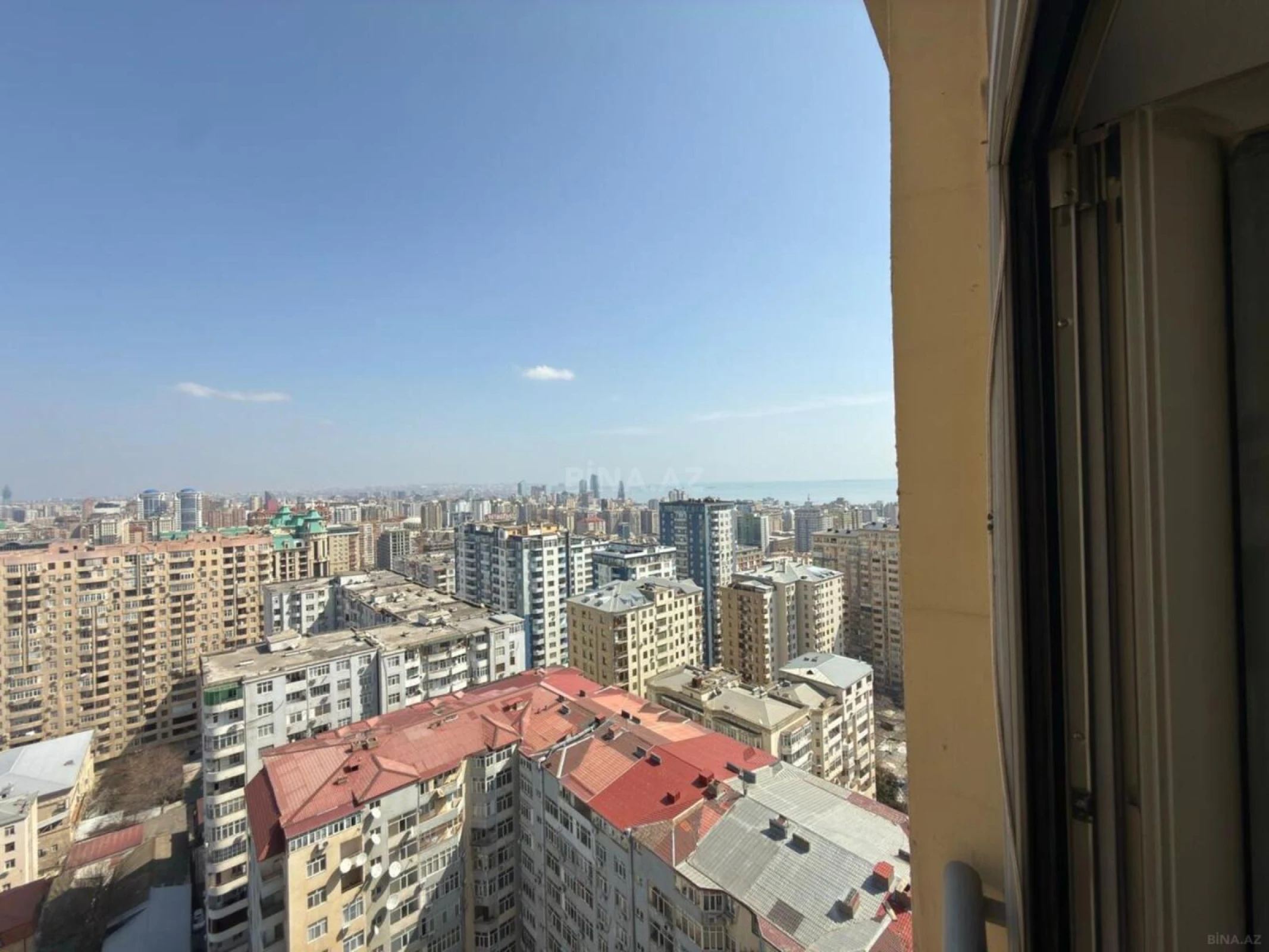 Satılır 4 otaqlı mənzil 212 m²