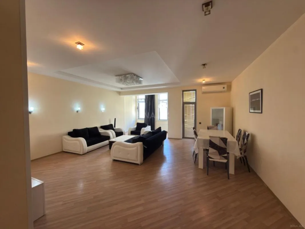 Satılır 4 otaqlı mənzil 212 m²