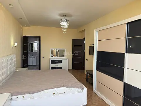 Satılır 4 otaqlı mənzil 212 m²