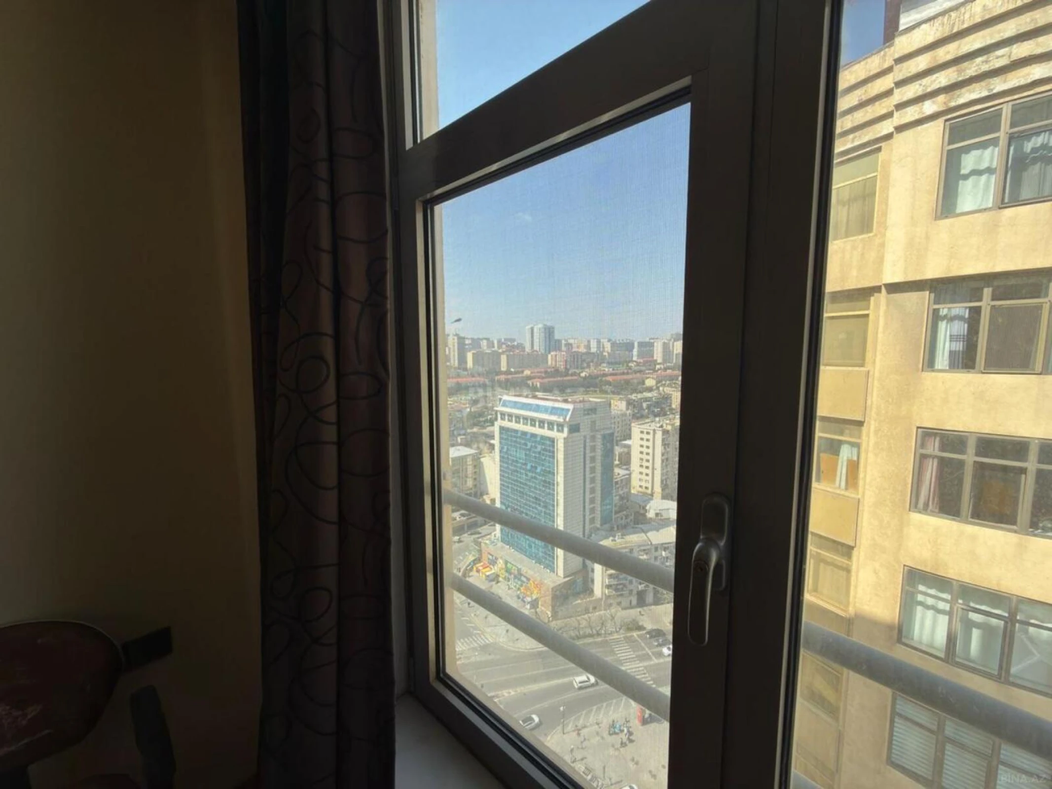 Satılır 4 otaqlı mənzil 212 m²