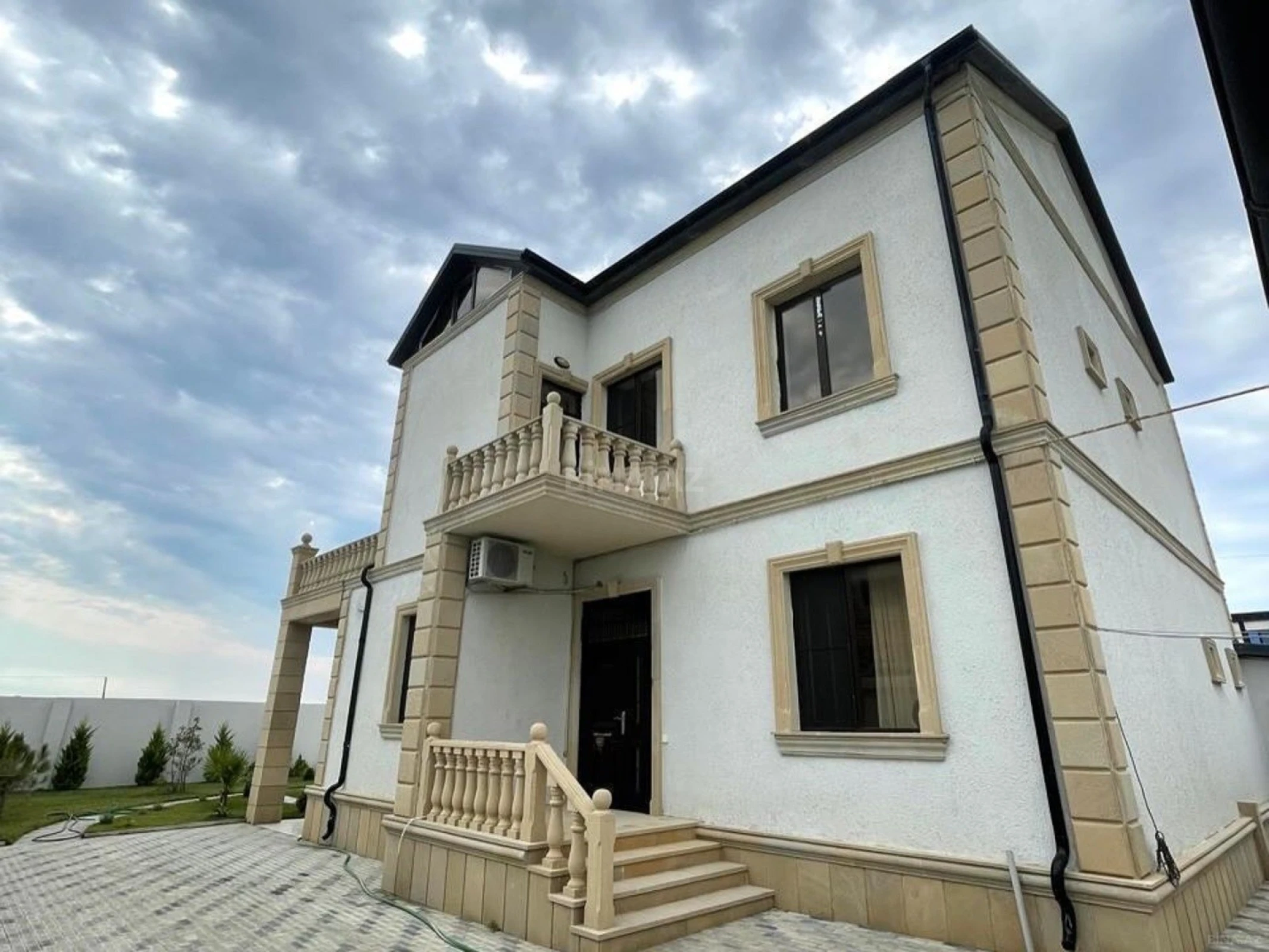 Kirayə verilir 5 otaqlı həyət evi 360 m²
