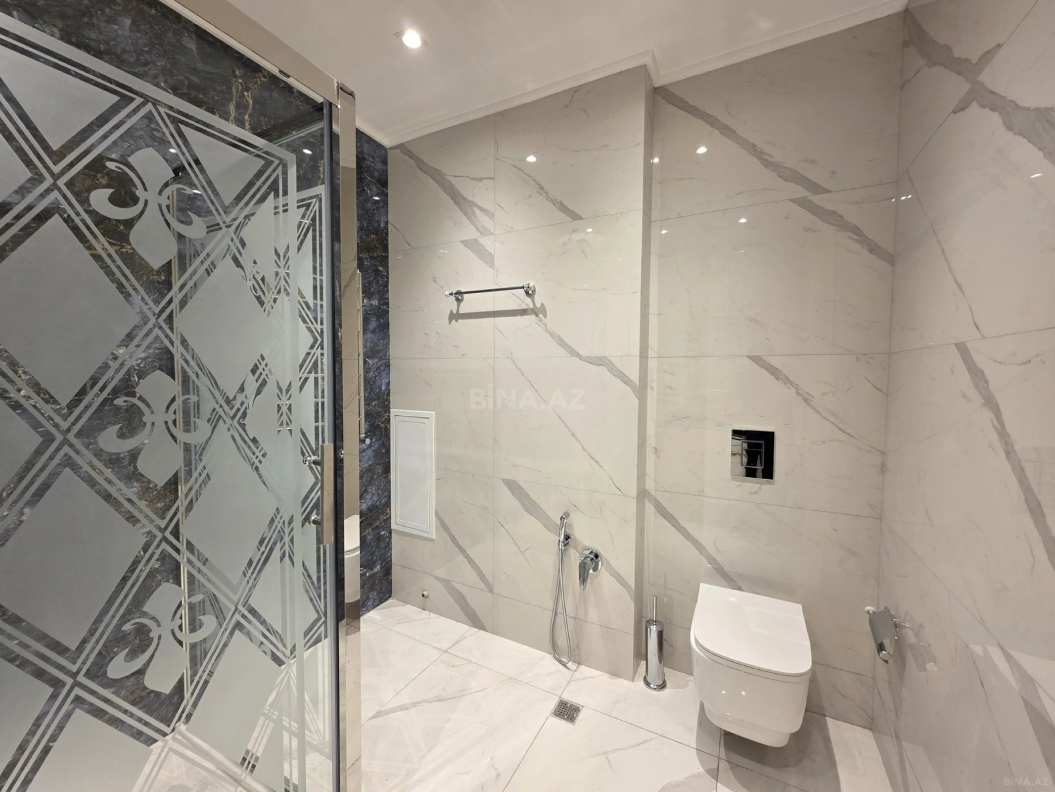 Kirayə verilir 3 otaqlı mənzil 170 m²