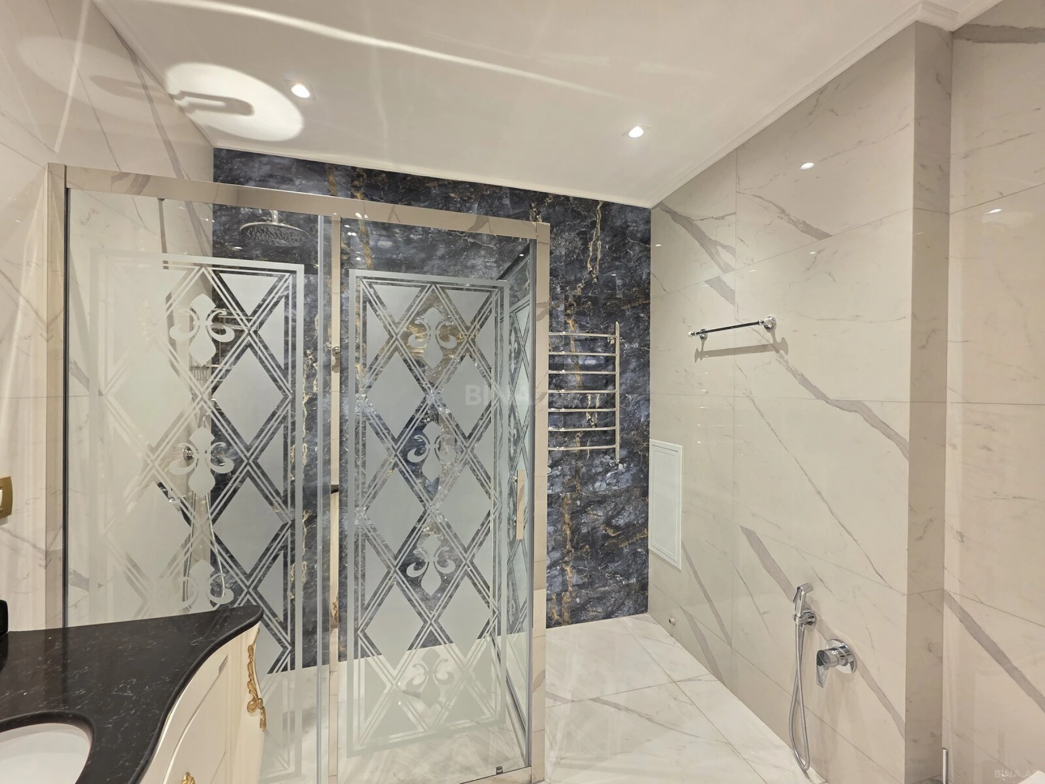 Kirayə verilir 3 otaqlı mənzil 170 m²