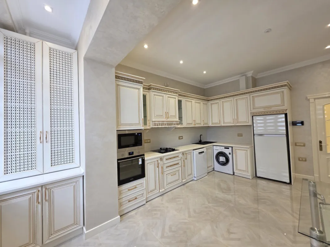 Kirayə verilir 3 otaqlı mənzil 170 m²