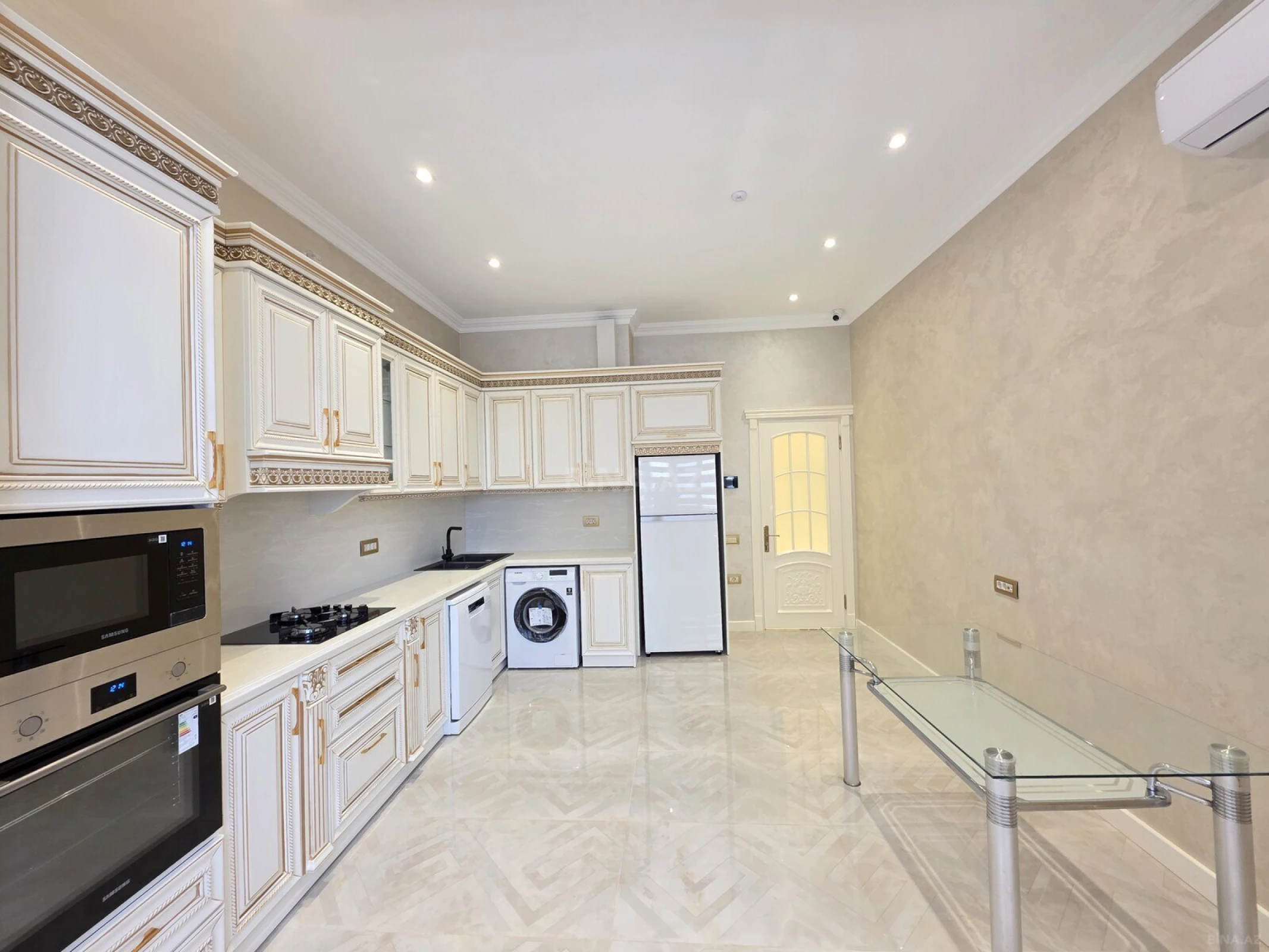 Kirayə verilir 3 otaqlı mənzil 170 m²