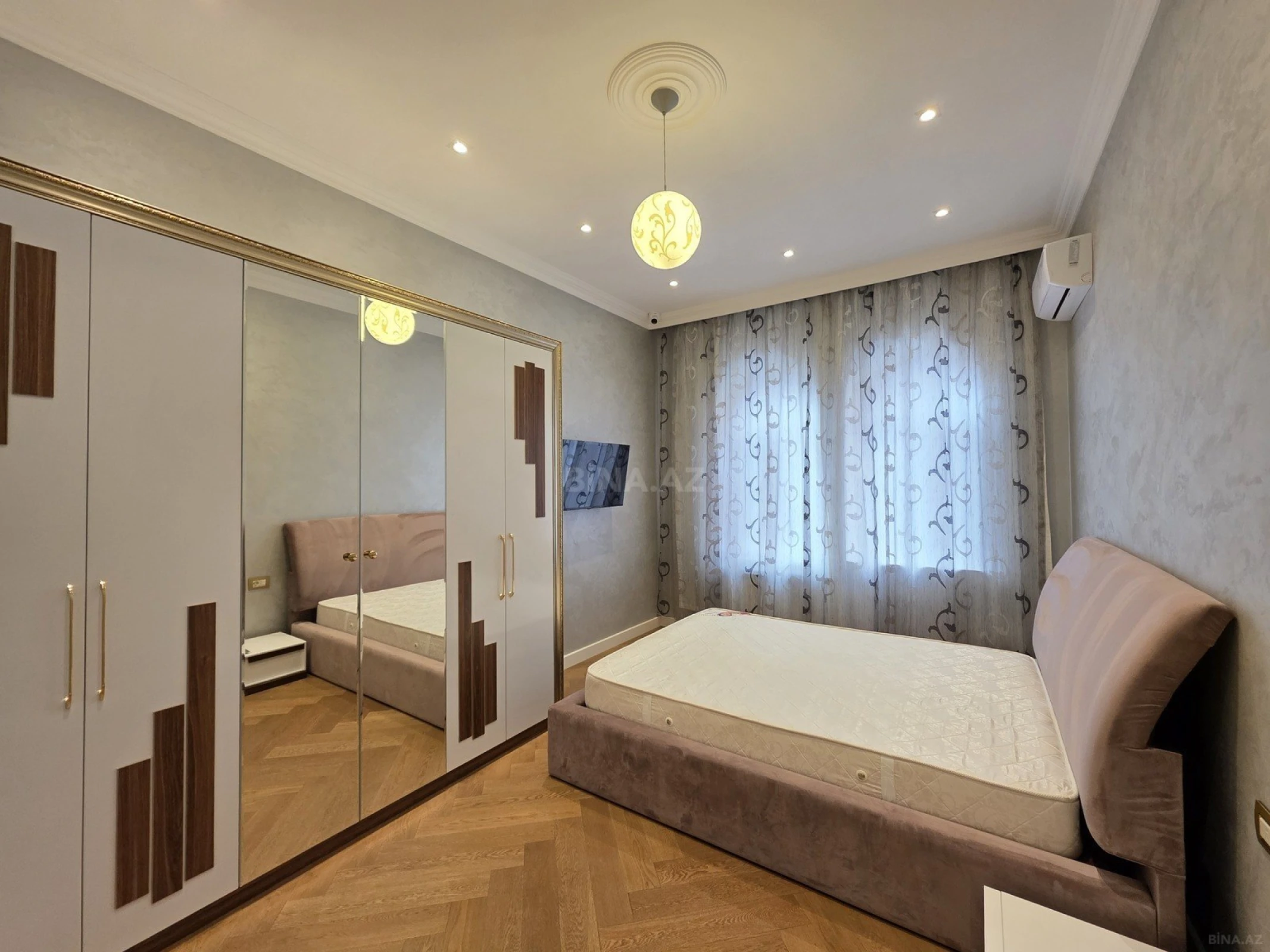 Kirayə verilir 3 otaqlı mənzil 170 m²