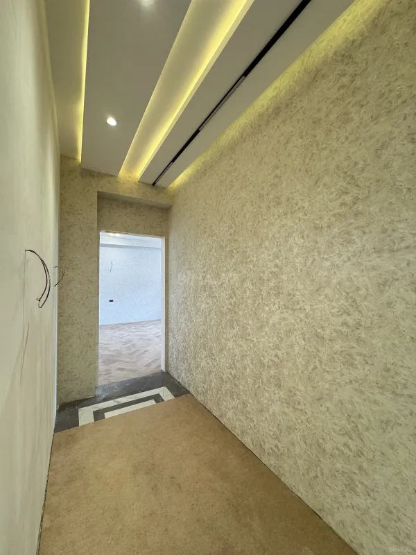 Satılır 4 otaqlı mənzil 210 m²