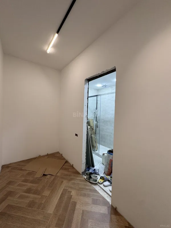 Satılır 4 otaqlı mənzil 210 m²