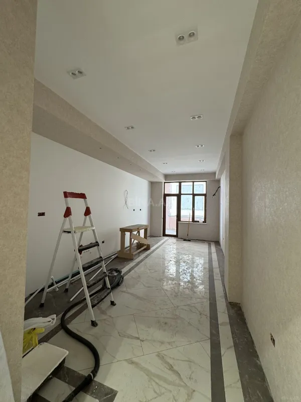 Satılır 4 otaqlı mənzil 210 m²