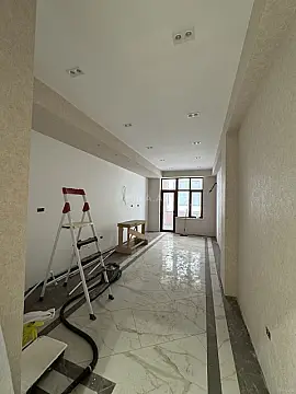 Satılır 4 otaqlı mənzil 210 m²