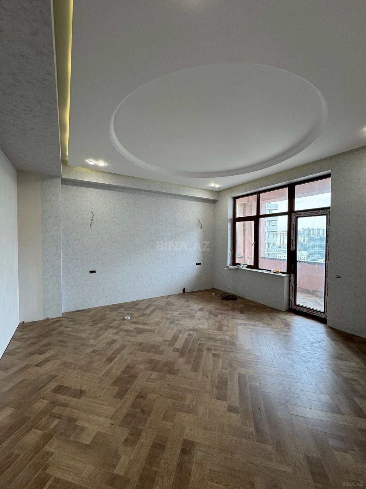 Satılır 4 otaqlı mənzil 210 m²